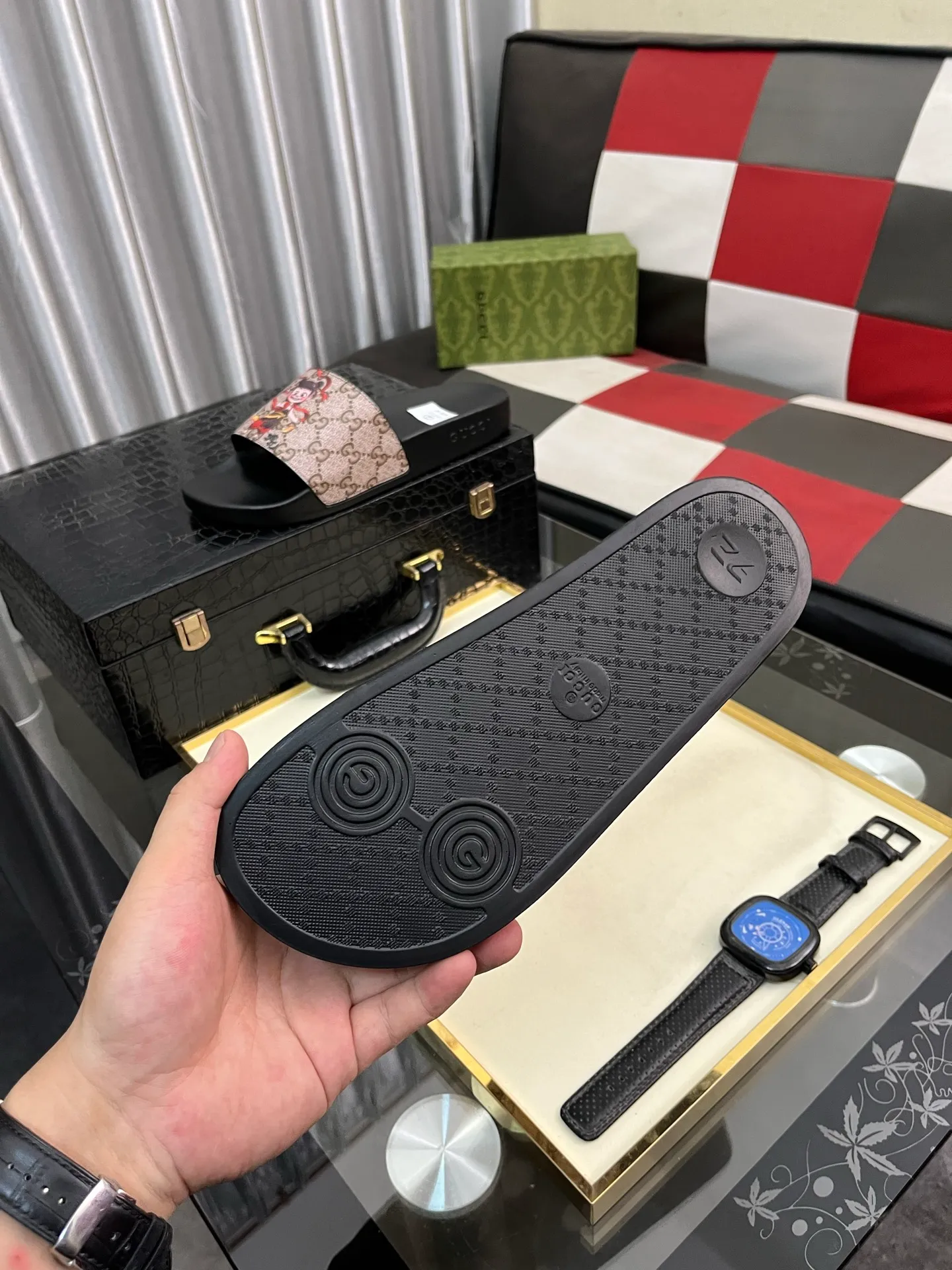 Men's Men's Shoes💰220⌚️⌚️ＧＵＣＣＩ.Gucci.Official website 1:1 popular slippers on sale! Original original material 🩴 SIZE: 38-46 (45.46 non-refundable)